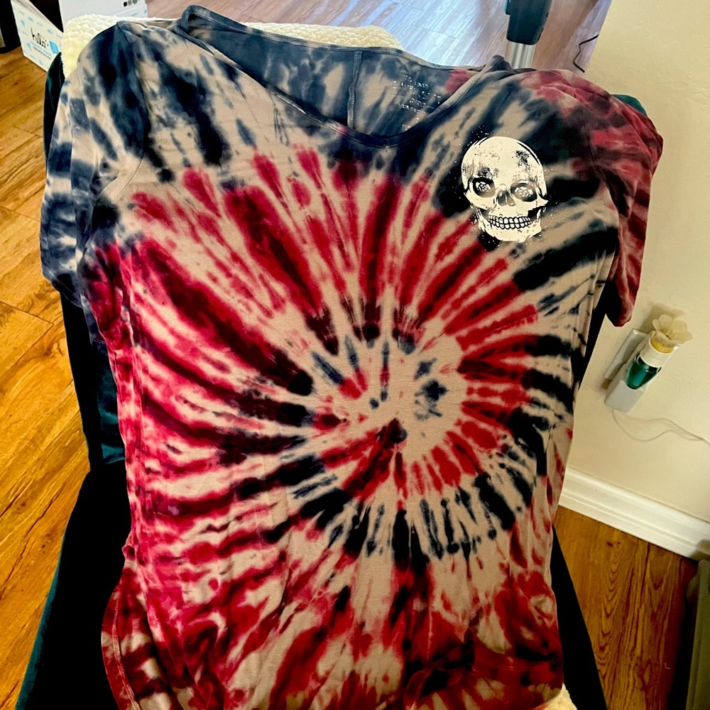 TORRID SKULL TSHIRT TIE DYE 2